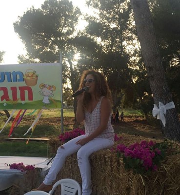 שירה בציבור במושב כפר אחים