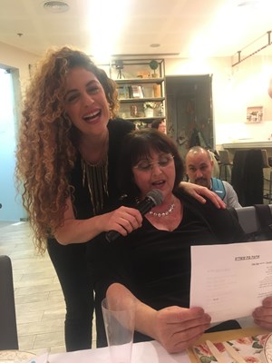 שירה בציבור יום הולדת 60 לאוהלה