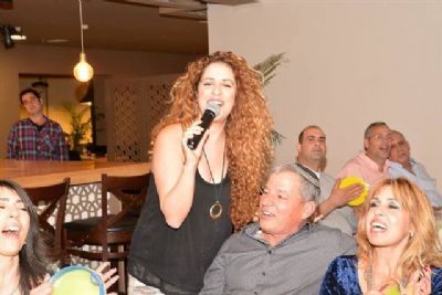 שירה בציבור לבנק לאומי